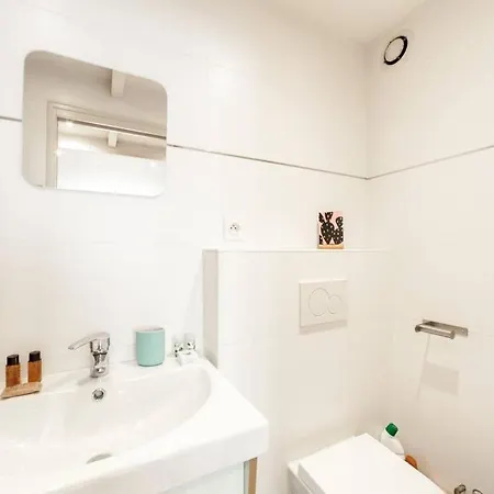 Parfaitement Equipe - Metro Cordeliers Ail Apartment